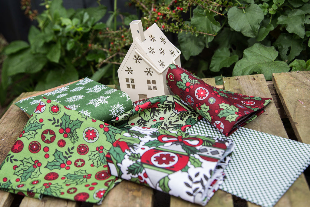 The 'Sharon' Fat Quarter Bundle - Holly Jolly - Riley Blake Designs